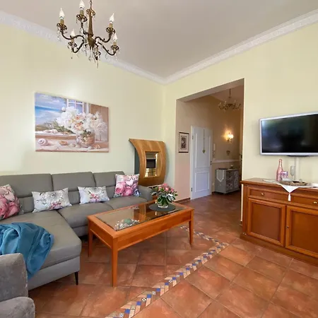 Apartment Palais Am Park - App. Luxembourg - Ostseebad Kuehlungsborn-ost